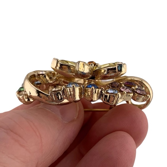 CORO HONORE PASTEL FLORAL BROOCH BY ADOLF KATZ Gold tone Multicolor VTG 1950s 2" - Picture 6 of 11